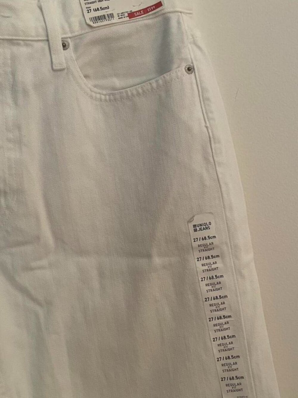 UNIQLO. New regular straight white high rise straight jeans. Size 27.